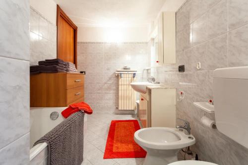 Ένα μπάνιο στο A Due Passi Da Aosta