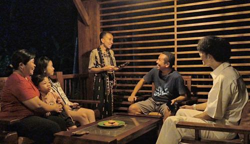 a group of people sitting around in a room at Golo Pada Villa Labuan Bajo by ABM in Nggorang