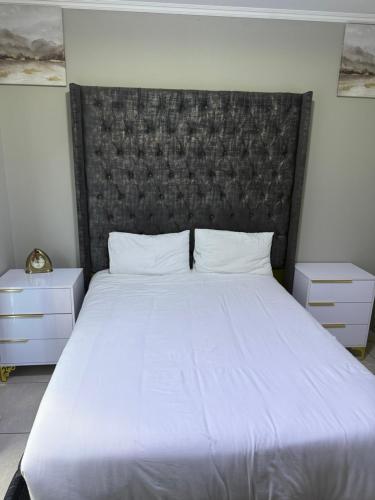 Photo de la galerie de l'établissement MOJ investment 3 bedrooms apartment, à Vosburg