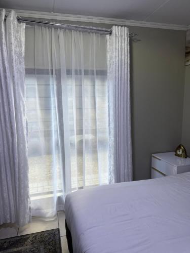 Photo de la galerie de l'établissement MOJ investment 3 bedrooms apartment, à Vosburg