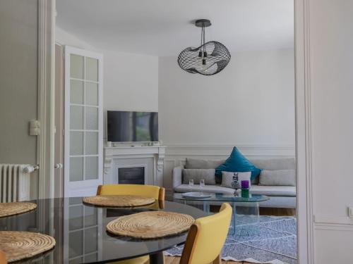 Appartement au pied de la Cathédrale avec Parking - Reims Centre