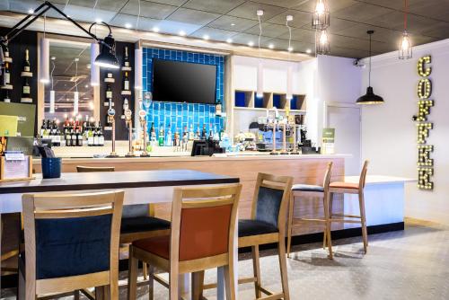 Salone o bar di Holiday Inn Portsmouth by IHG