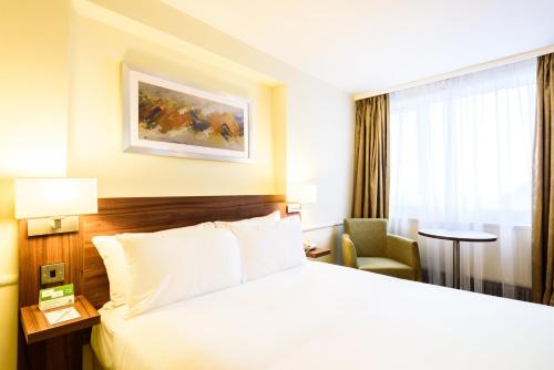 Letto o letti in una camera di Holiday Inn Portsmouth by IHG