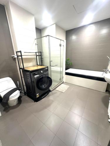 Koupelna v ubytování Apartment Karon SeaView 72 sq