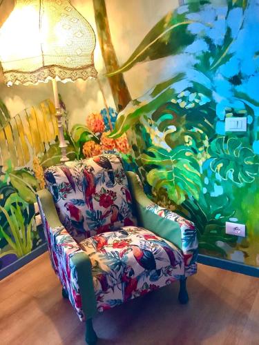 Гостиная зона в Night Galleria holiday home - bed & art in Burano - the pink house