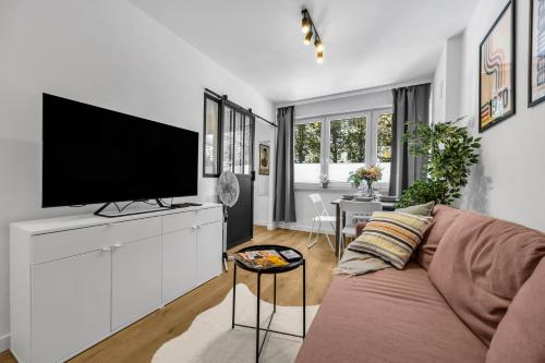 Downtown Apt - Trams&Bus Nearby - by Rentujemy
