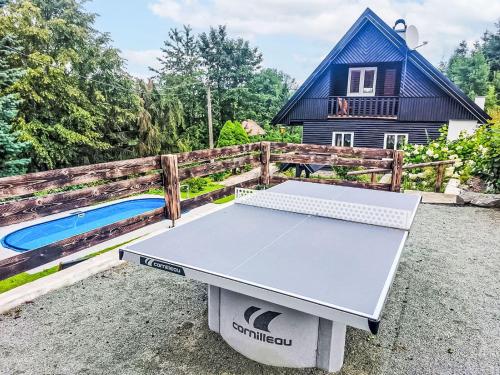 Stolní tenis v ubytování Holiday Home Leisure Lounge & Pool by Interhome nebo okolí