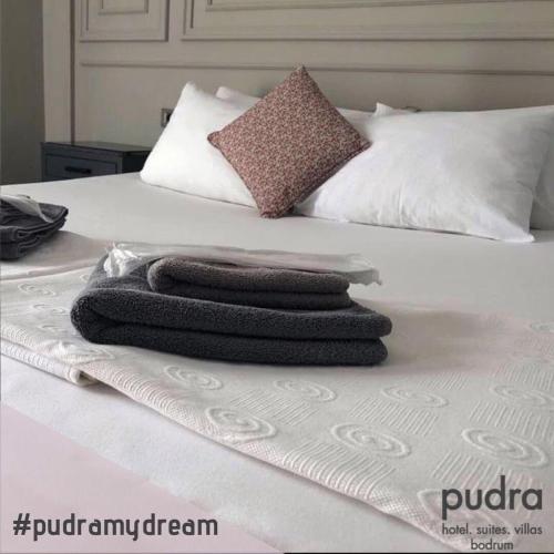 Pudraa Hotelにあるベッド