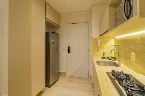 Tolive Riverside HOUSI by Carpediemにあるキッチンまたは簡易キッチン
