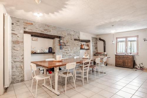 Кухня или мини-кухня в Casa magnifica Valle Camonica
