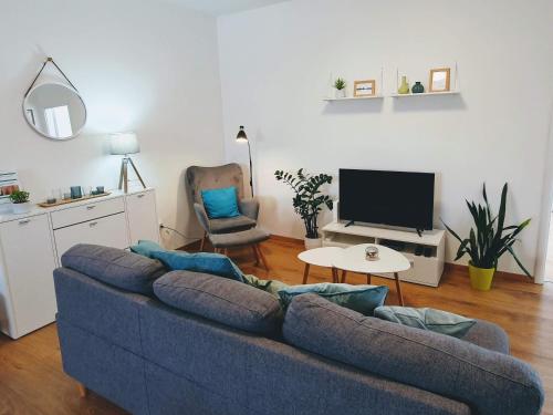 Spacious 3 Room City Center Apartment