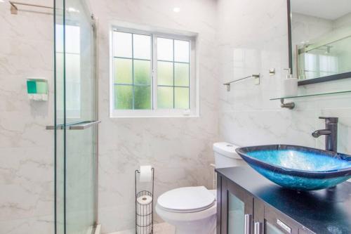 a bathroom with a blue sink and a toilet at Casa Aloha Tropical Pool Beach 9 mins Games in Hollywood