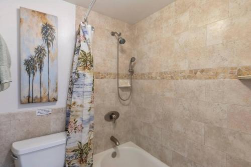 Ένα μπάνιο στο Oceanfront Paradise Maui Sunset 2BR2BA Condo