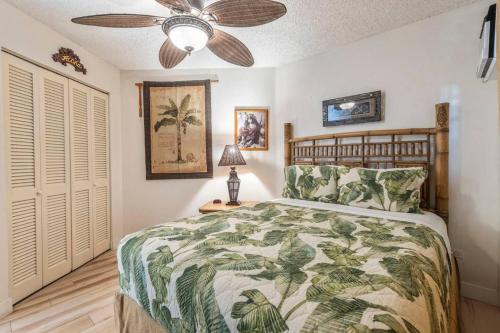 Ένα ή περισσότερα κρεβάτια σε δωμάτιο στο Oceanfront Paradise Maui Sunset 2BR2BA Condo