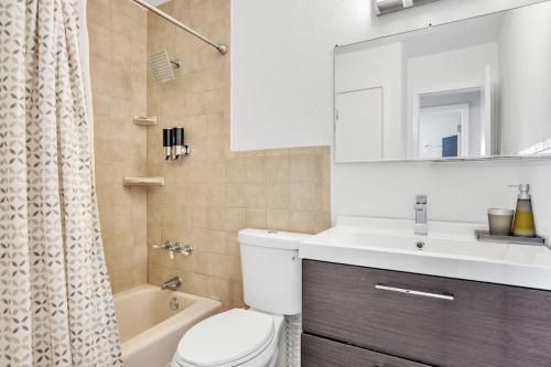 Ένα μπάνιο στο Casa Utopia Waterfront Pool 15 min to Beach