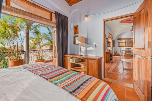 Postel nebo postele na pokoji v ubytování Sayulita Penthouse 2BR w Pool and Views