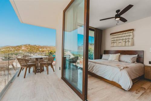 Ένα ή περισσότερα κρεβάτια σε δωμάτιο στο Penthouse at Caivama in Luxe New Building