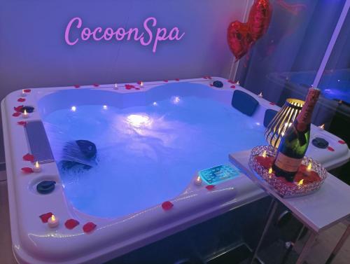 Fotografie z fotogalerie ubytování CocoonSpa Love Room Jacuzzi Privatif v destinaci Toulouse
