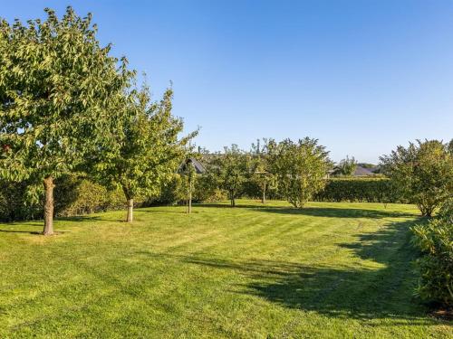 Κήπος έξω από το Holiday Home Gret - 700m from the sea by Interhome