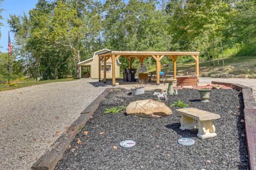 Φωτογραφία από το άλμπουμ του On 40 Acres Charming Cabin in Zanesville! σε Zanesville