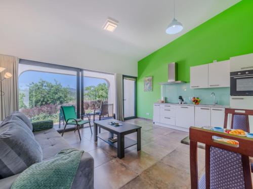 Kuchyň nebo kuchyňský kout v ubytování Apartment Suites Sunny Hill-6 by Interhome