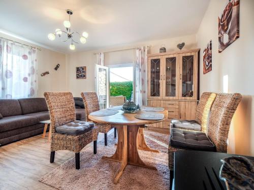 Posezení v ubytování Holiday Home Badi by Interhome