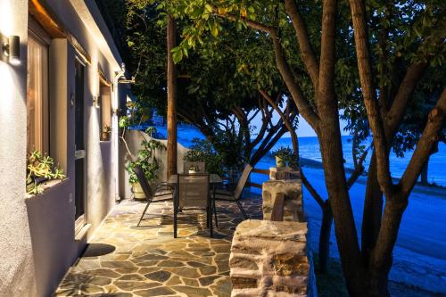 Gallery image of The Sea Rock House in Agii Saranta