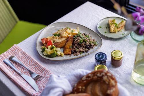 a table with two plates of food on it at Sumba Lodge in Manuel Antonio