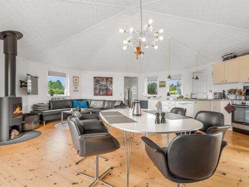 Posezení v ubytování Holiday Home Glenda - 2-1km from the sea by Interhome