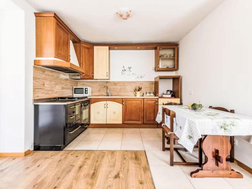 Kuchyň nebo kuchyňský kout v ubytování Apartment Relax tra i Monti by Interhome