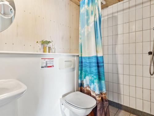 Bilik mandi di Holiday Home Wrage - from the sea by Interhome