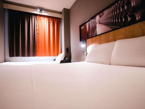 Ibis Valladolidにあるベッド