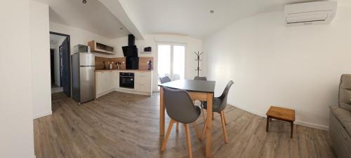 a kitchen and dining room with a table and chairs at Villa-appartement de 70 m2 à Agde in Agde