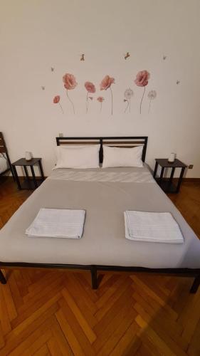 a bed with two towels on top of it at Dock Bay Lodge Hostel in Trieste