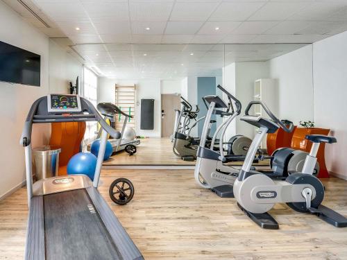 a gym with several treadmills and cardio machines at Novotel Suites Paris Montreuil Vincennes in Paris