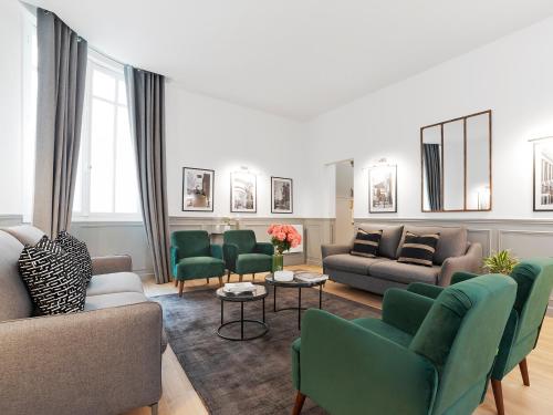 LivinParis - Luxury AC 4 Bedrooms Arc de Triomphe I