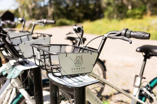 Radfahren an der Unterkunft Sunken Escapes Glamping Unit 4 oder in der Nähe