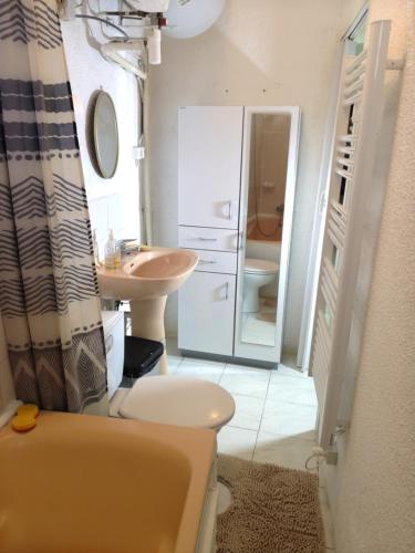 Ένα μπάνιο στο Residence Jules Ferry, Appartement 4