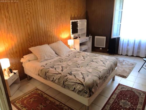 Ένα ή περισσότερα κρεβάτια σε δωμάτιο στο Residence Jules Ferry, Appartement 4
