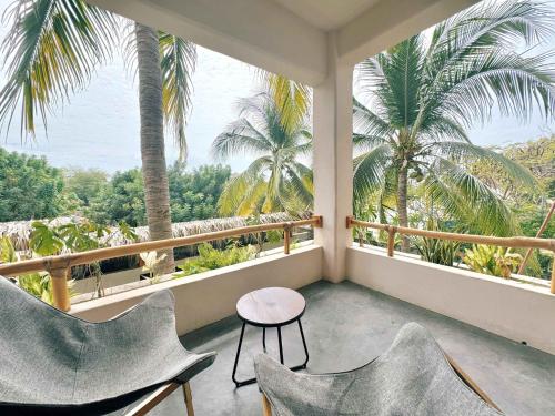 Gallery image of Casa Leah Apartment - Zicatela Boutique - AC in Bedroom - Private Deck - Pool And Casa Leah View - TV - Steps to Zicatela Beach and la Punta - 12 in Puerto Escondido