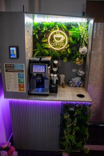 a coffee shop with a coffee machine on a counter at Casa Muntenească Alessandro in Piteşti