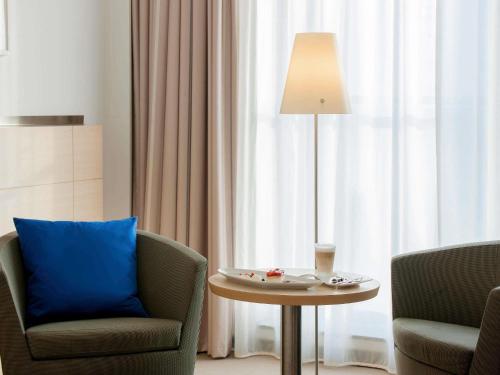 Ruang duduk di Novotel Berlin Mitte