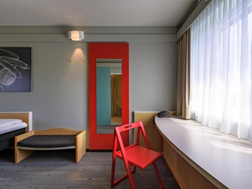 Ένα ή περισσότερα κρεβάτια σε δωμάτιο στο ibis Hamburg Alsterring