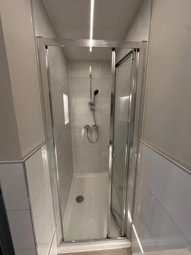 Bilik mandi di Buckingham Annexe