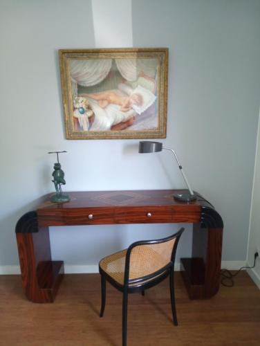 a desk with a picture of a woman in childbirth at La Galerie in Toulouse