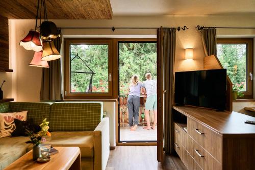 Das Habitatにあるテレビまたはエンターテインメントセンター