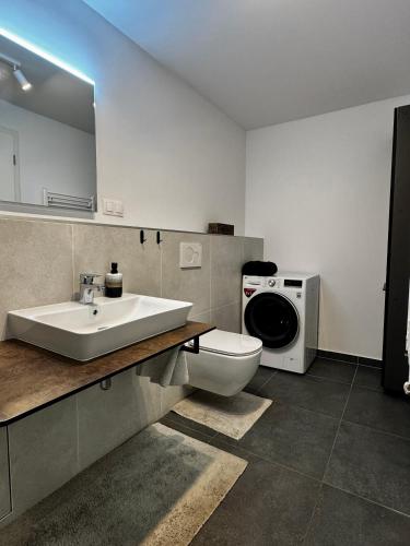 Ванная комната в PROMENADA Apartments with FREE PARKING