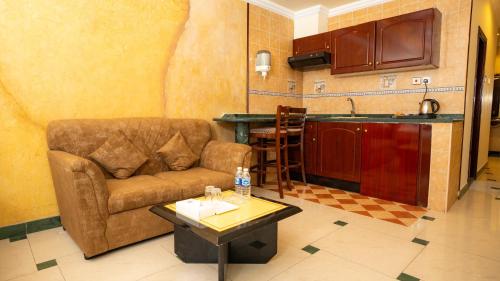 Una cocina o cocineta en Oriental Hotel Apartments