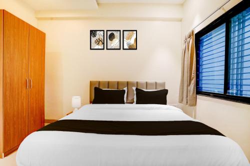 Ένα ή περισσότερα κρεβάτια σε δωμάτιο στο Hotel O Sai Palace