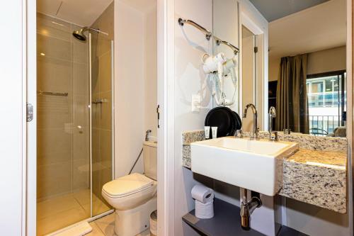 a bathroom with a sink and a toilet at Charlie Aeroporto Congonhas CGH in Sao Paulo
